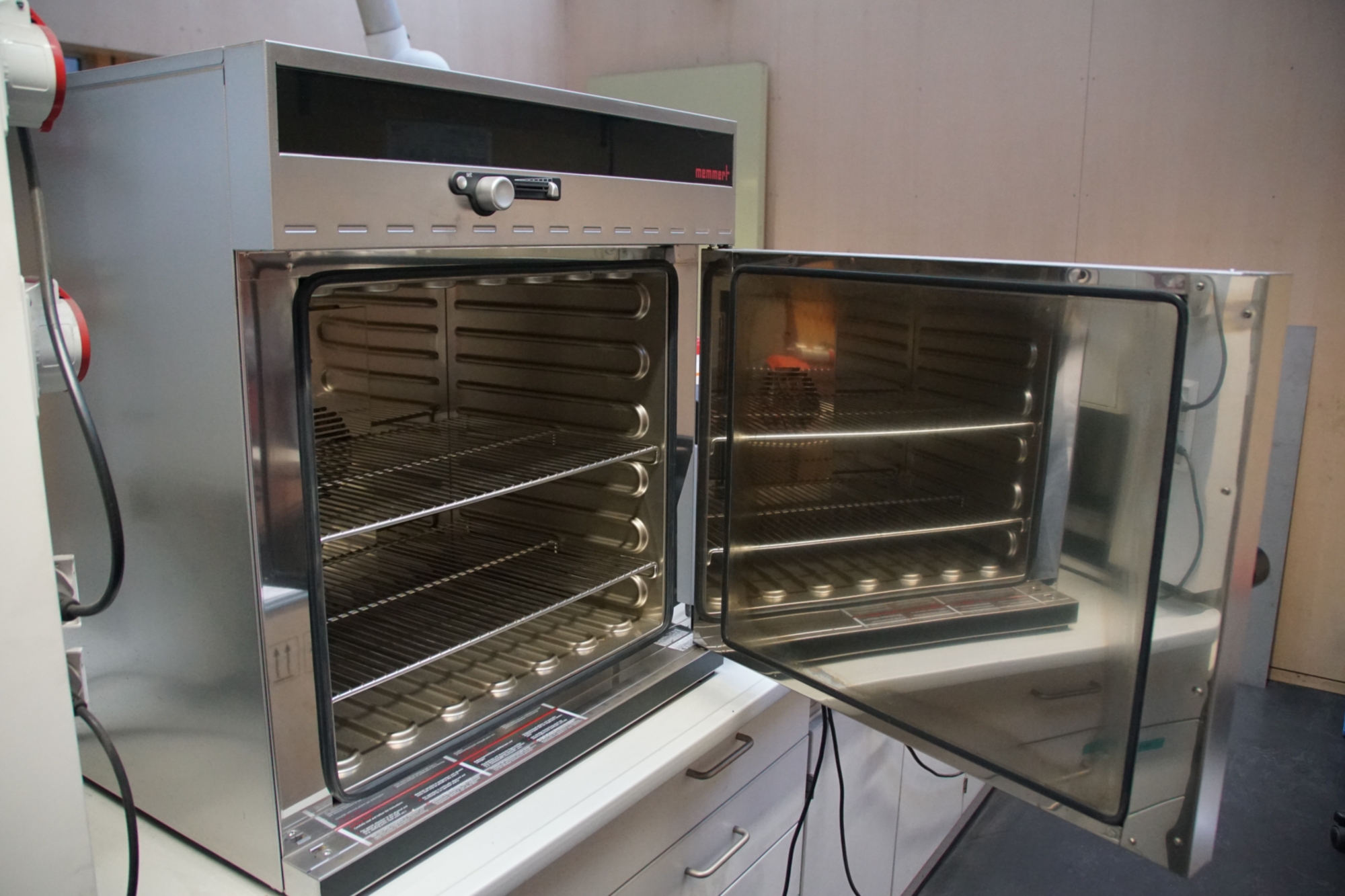 Trockenschrank zur Wasserbestimmung